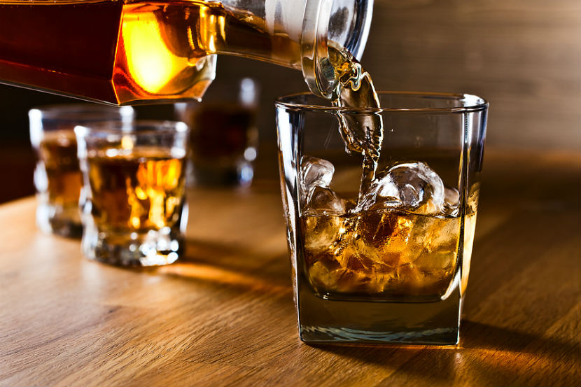 10 ways to delay the aging of our skin reduce alcohol intake