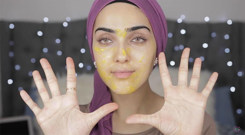 Anti aging face mask using bananas and honey
