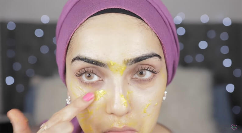 Anti aging face mask using bananas and honey