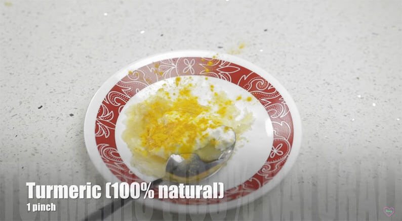 Anti aging face mask using bananas and honey