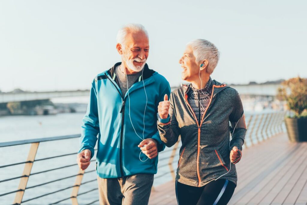 10 ways to delay the aging of our skin old people running